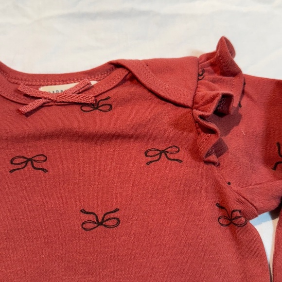 Rabbit + Bear - Red Organic Cotton Long Sleeve Baby Onesie with Bow Print - Picture 2 of 3